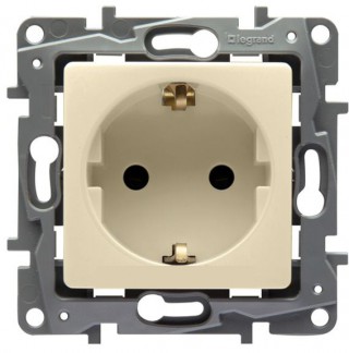 Legrand Etika Слон. кость Розетка 1-ая с/з винт. 672321